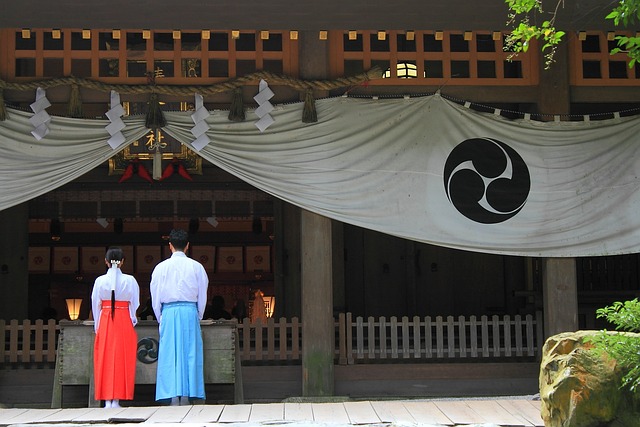 1. 九州の夏に行くなら佐賀の祐徳稲荷は必見？